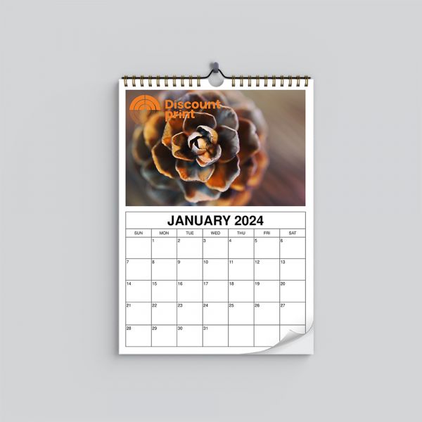 Vægophængt hængekalender med tryk – funktionel og dekorativ kalender til kontor, butik og privat brug